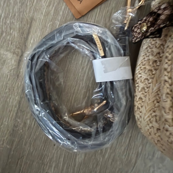 CARPISA Women’s Small Cream and faux Snake skin Purse/Crossbody - Picture 13 of 15